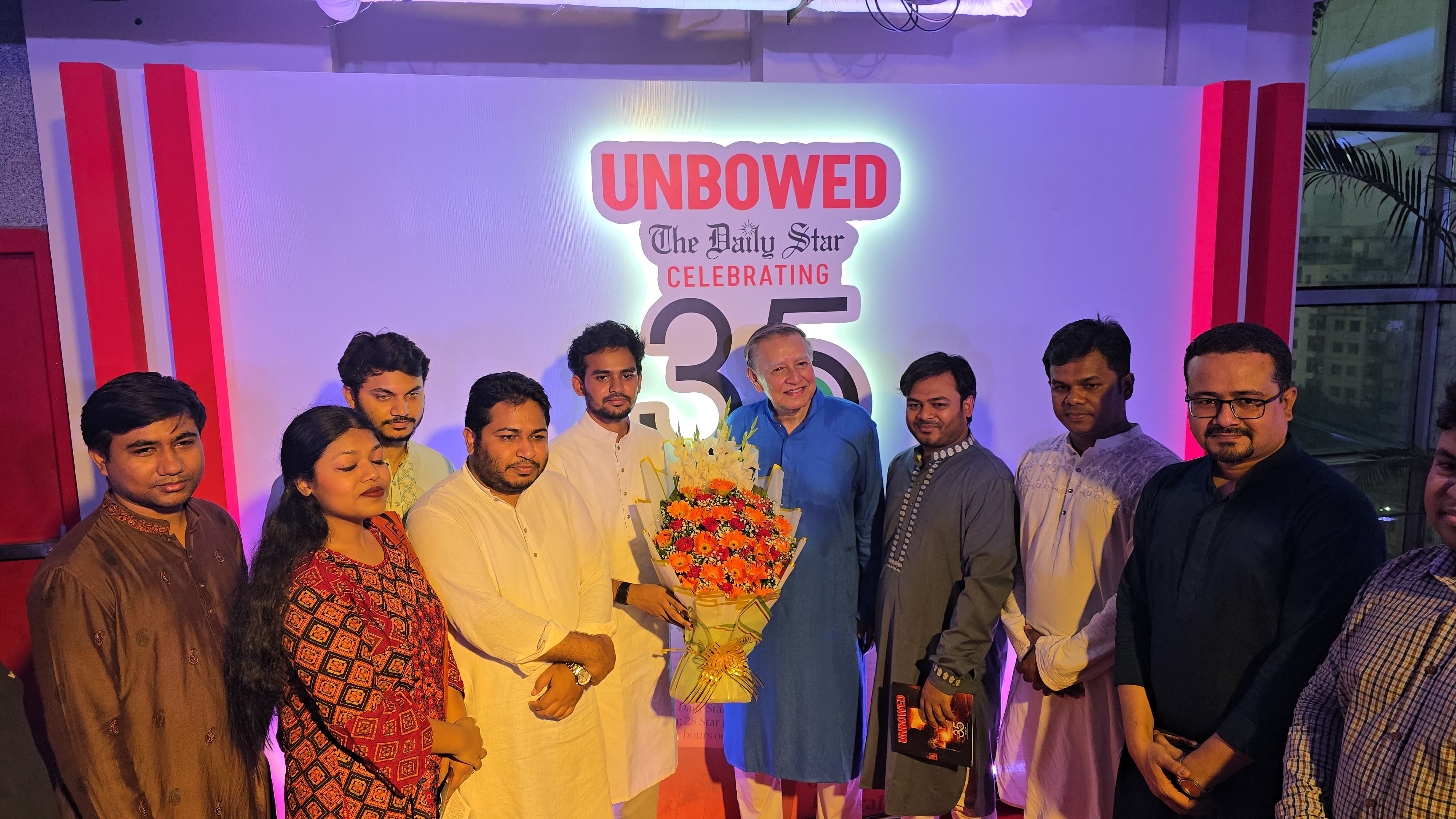 ডেইলি স্টারের প্রতিষ্ঠা বার্ষিকীতে এনসিপির নেতৃবৃন্দের ফুলেল শুভেচ্ছা বিনিময়