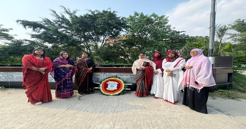 শহীদদের প্রতি শ্রদ্ধা জানালেন নুসরাত তাবাসসুম ও ডা. মাহমুদা মিতু