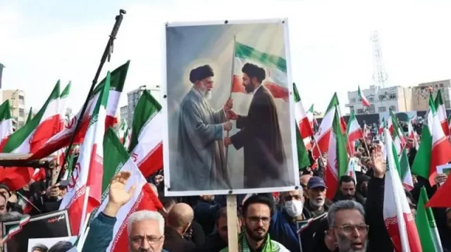 নতুন সর্বোচ্চ নেতা মোজতবা খামেনিকে ঘিরে তেহরানে সমর্থকদের উদযাপন