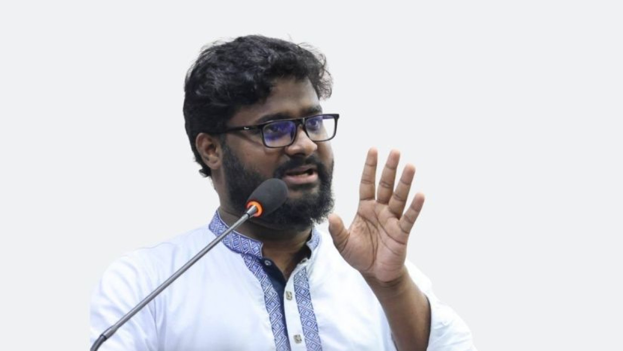 ঢাবি ক্যাম্পাসে সাংবাদিক হেনস্তার অভিযোগ, ছাত্রদলের সমালোচনায় জাতীয় ছাত্রশক্তির সভাপতি