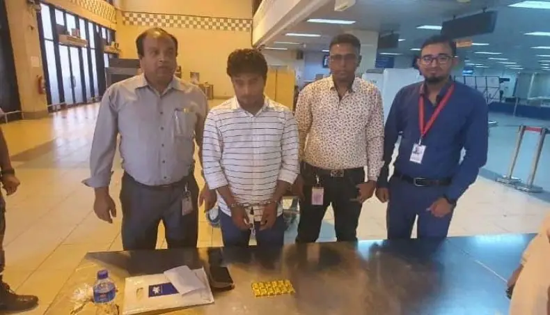 শাহ আমানত বিমানবন্দরে অভিনব কৌশলে সোনা পাচারের চেষ্টা, ভারতীয় নাগরিক আটক