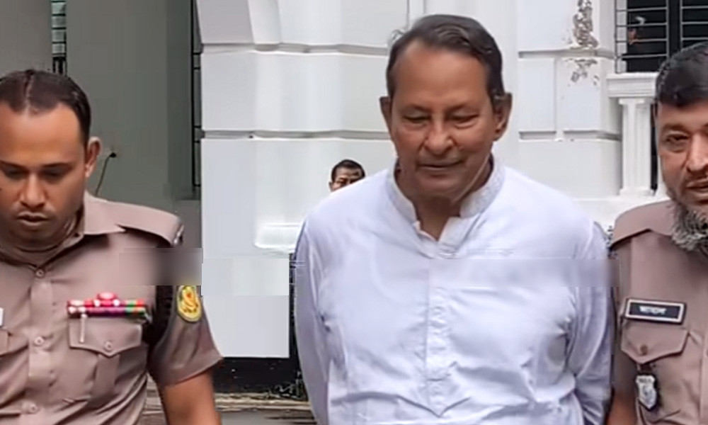 “টেনশন কইরেন না, আমরা আছি তো স্যার”-ইনুকে দুই পুলিশ সদস্য