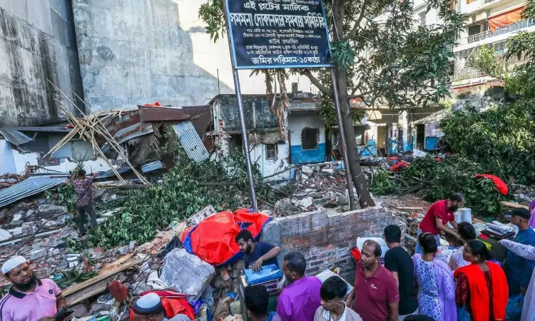 মিরপুরে রাড্ডা স্বাস্থ্যকেন্দ্র গুঁড়িয়ে দেওয়ার ঘটনায় গ্রেপ্তার ৪
