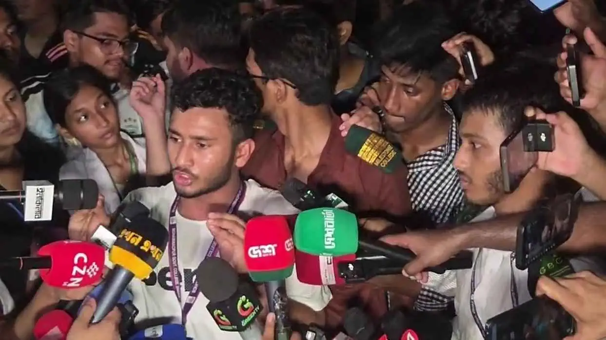 রাত ১০টার মধ্যে শিক্ষামন্ত্রীর পদত্যাগ চেয়ে শাহবাগ ছাড়লেন শিক্ষার্থীরা