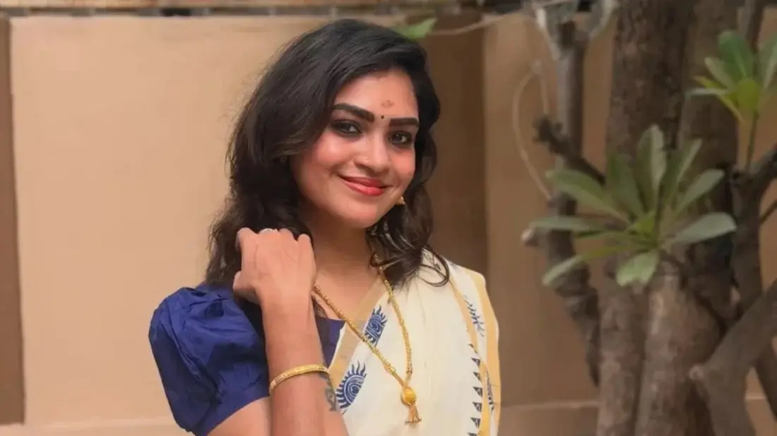 ব্যবসায়ীকে মারধর করে সাড়ে ৫ লাখ রুপি চাঁদা, অভিনেত্রী গ্রেপ্তার