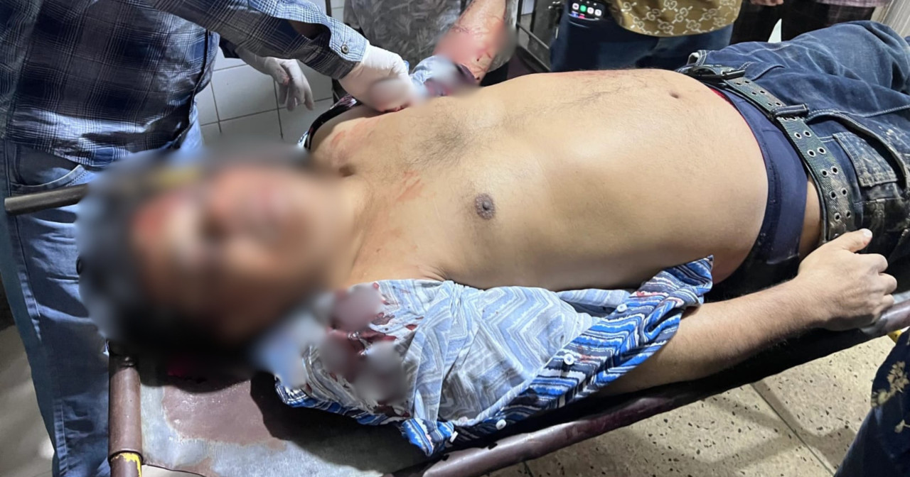 নিউমার্কেটে ঢাবির হলের সামনে গুলি করে হত্যা