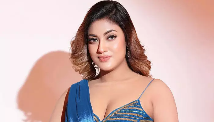 অভিনেত্রী মৌ খানের ধর্মীয় জীবনে মনোনিবেশের ঘোষণা, পোস্ট মুছে ফেলার পর নতুন জল্পনা