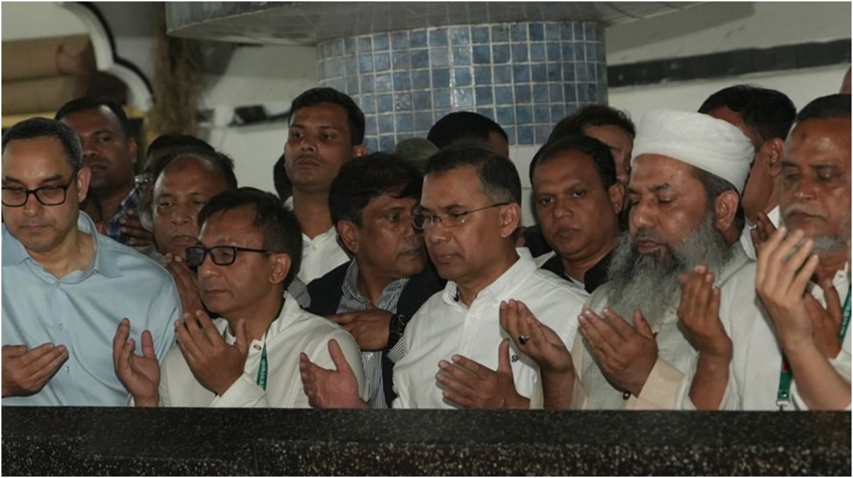 সিলেটে পৌঁছে শাহজালাল (রহ.) মাজার জিয়ারতে প্রধানমন্ত্রী তারেক রহমান