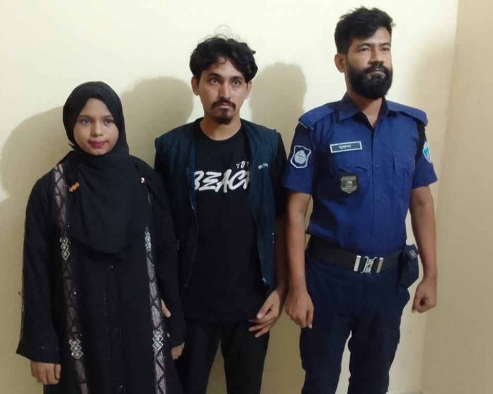 বান্দরবানের রেইচা চেকপোস্টে রোহিঙ্গা নারী ও ভুয়া এনজিও অফিসার আটক