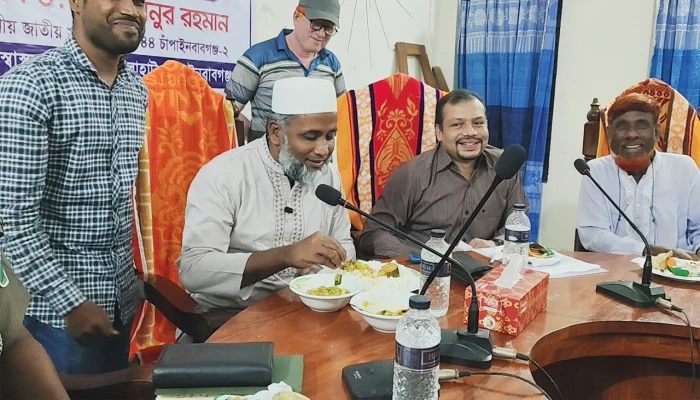 ভোলাহাট স্বাস্থ্য কমপ্লেক্সে রোগীদের খাবারের মান যাচাই করলেন এমপি মিজানুর রহমান