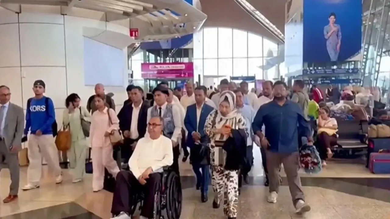 চিকিৎসা শেষে মালয়েশিয়া থেকে দেশে ফিরেছেন মির্জা আব্বাস