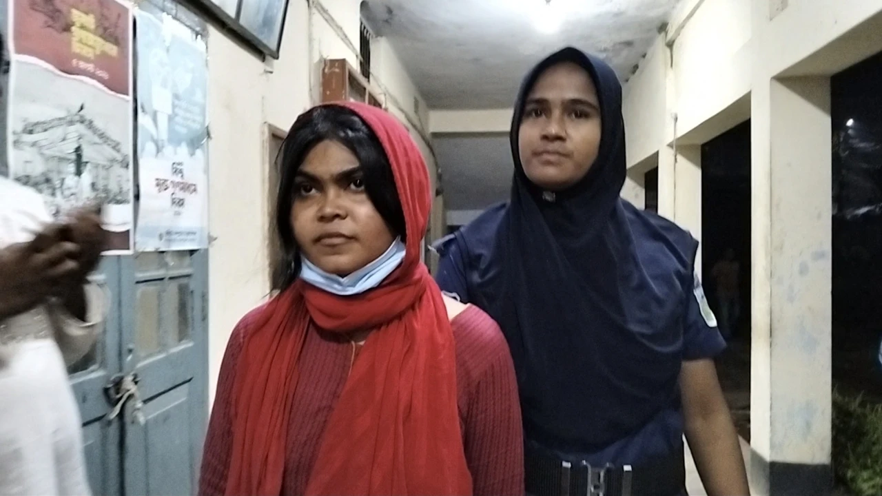 ফ্যামিলি কার্ডের নামে টাকা নেওয়ার অভিযোগে এনসিপি নেত্রীকে অব্যাহতি