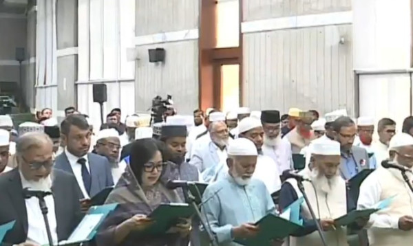 জামায়াত জোটের এমপিদের সঙ্গে শপথ নিলেন ইশরাক হোসেন ও রুমিন ফারহানা