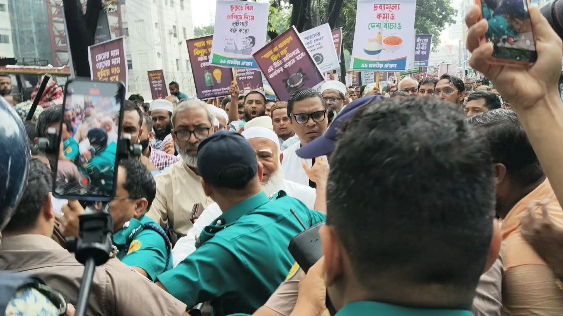 সচিবালয়মুখী ১১ দলীয় জোটের মিছিল আটকাল পুলিশ, বন্ধ সব গেট