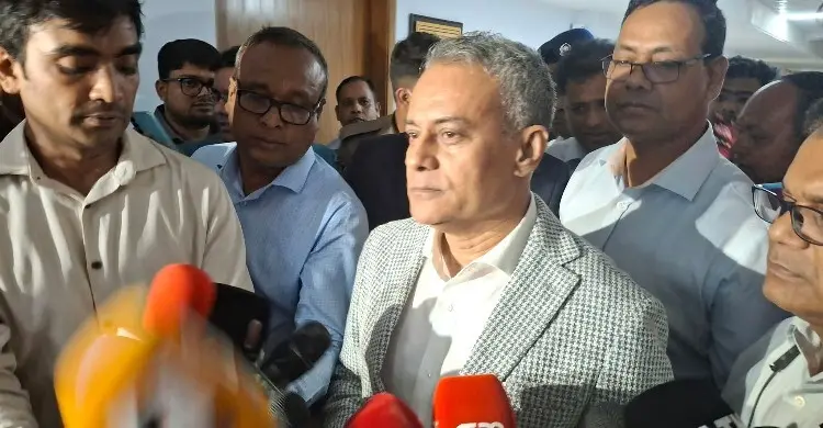এক পয়সা বেশি ভাড়া নিলেই রুট পারমিট বাতিল: সড়কমন্ত্রী