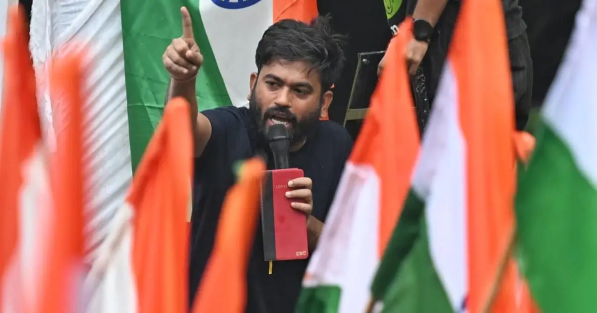 মহারাষ্ট্রে সরকারি স্কুলের বেহাল দশা, শিক্ষামন্ত্রীর পদত্যাগ দাবি