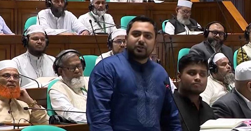 রাষ্ট্রপতিকে অপসারণ ও গ্রেপ্তারের দাবি: সংসদে তীব্র বক্তব্য নাহিদ ইসলাম