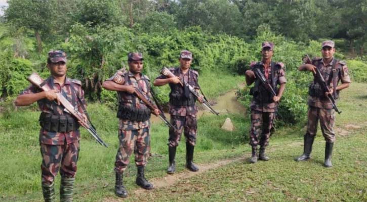 সীমান্তে ভারতীয় চোরাকারবারিদের লক্ষ্য করে বিজিবির ফাঁকা গুলি