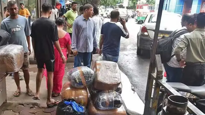 কলকাতায় হোটেলে আগুনের পর আতঙ্ক, দ্রুত দেশে ফিরছেন বাংলাদেশি পর্যটকরা