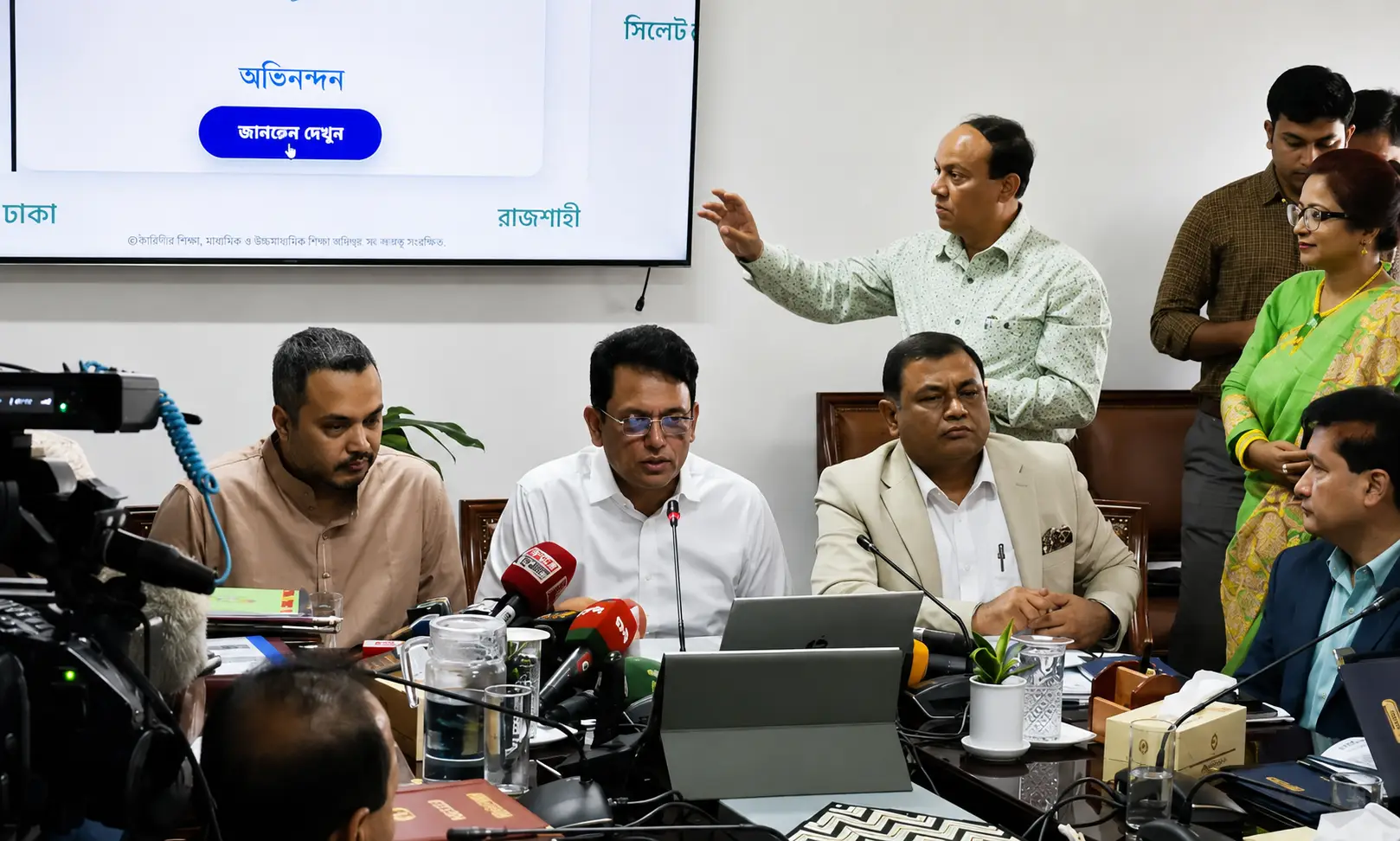‘মন খুলে গান গাওয়া যায়, কিন্তু খাতায় মন খুলে নম্বর দেওয়া যায় না এহছানুল হক মিলন