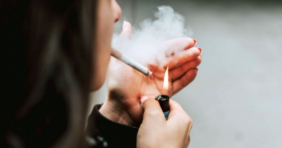 ধূমপানমুক্ত প্রজন্ম গড়তে কঠোর আইন আনছে যুক্তরাজ্য