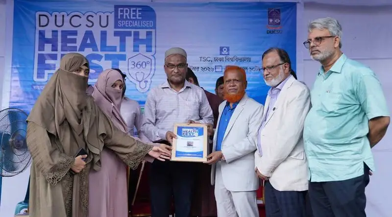 ডাকসু হেলথ ক্যাম্পে প্রথম দিনেই বিনামূল্যে সেবা পেলেন ৩ হাজারের বেশি শিক্ষার্থী