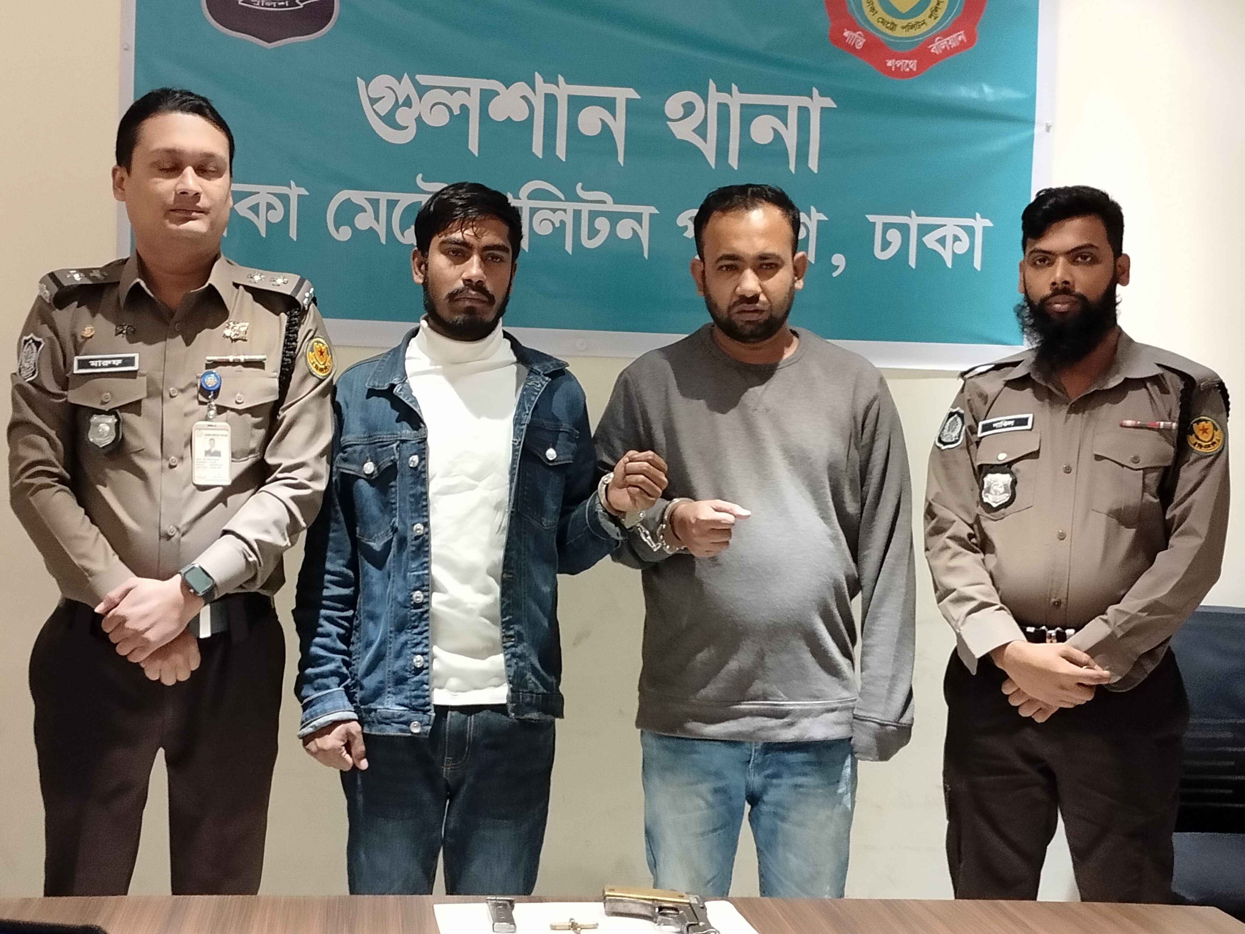 গুলশানে অবৈধ অস্ত্রসহ দুই আসামি গ্রেপ্তার,পলাতক আরো দুইজন