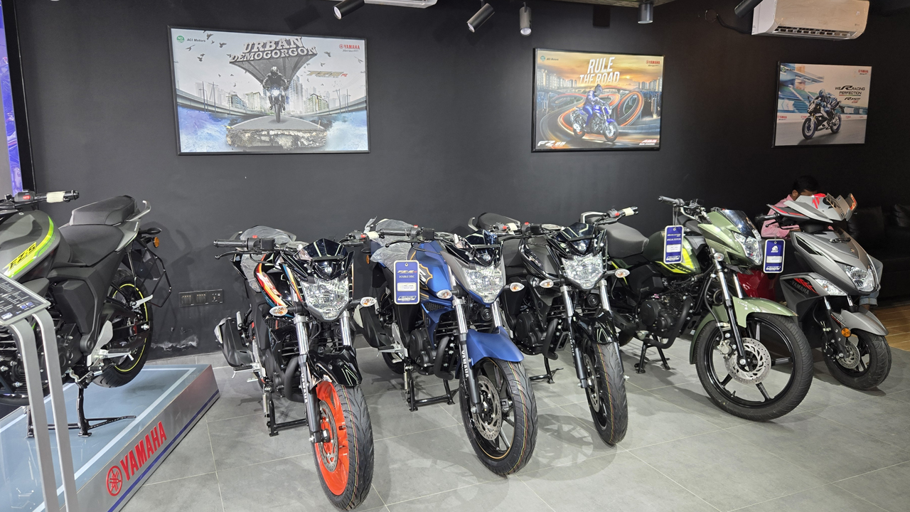 ইরান-ইসরায়েল সংঘাতে জ্বালানি সংকট: নওগাঁয় মোটরসাইকেল বিক্রি প্রায় স্থবির