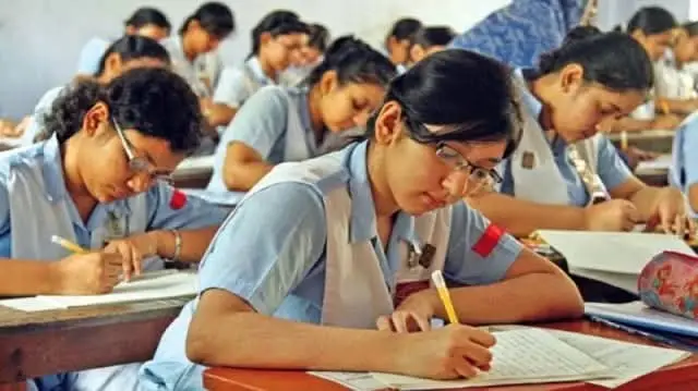 এসএসসি ও সমমানের পরীক্ষা শুরু, অংশ নিচ্ছে ১৮.৫৭ লাখ শিক্ষার্থী