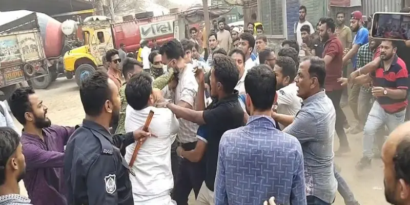 কাঁচপুরে বালুর ঘাটের দখল নিয়ে বিএনপির দুই গ্রুপের সংঘর্ষ, আহত অন্তত ১০