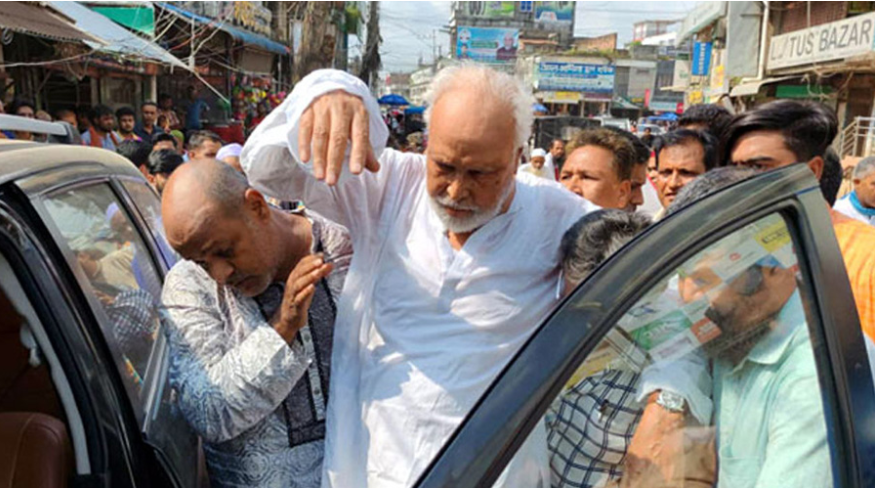 বঙ্গবীর কাদের সিদ্দিকী: জনসভায় অসুস্থ, বর্তমানে বাসায় বিশ্রাম নিচ্ছেন