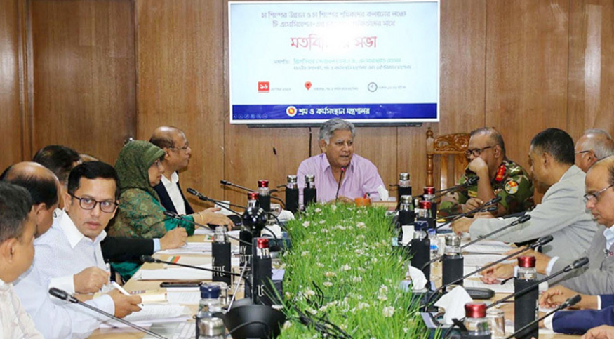 অন্তর্বর্তী সরকার চা শ্রমিকদের ন্যায্য দাবি পূরণে কাজ করছে: শ্রম উপদেষ্টা