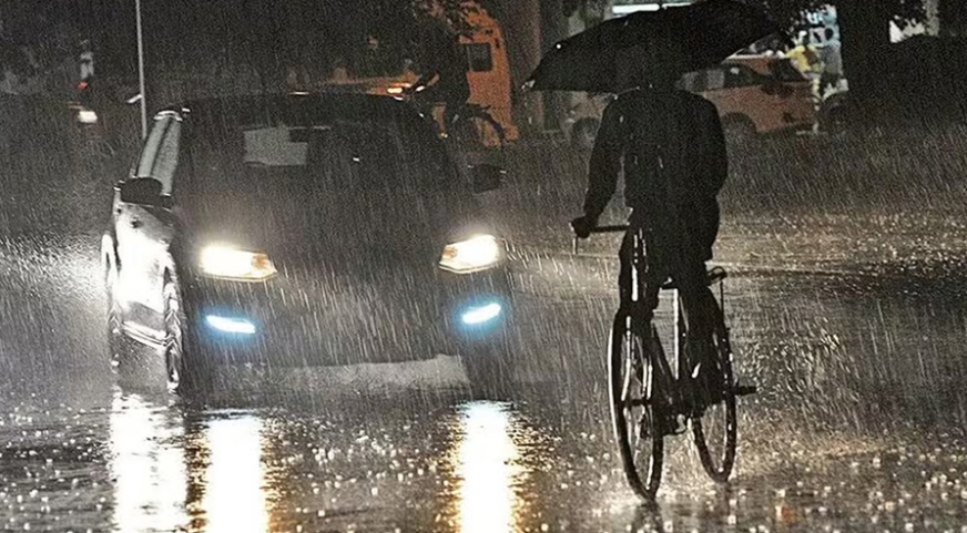 ঢাকায় রাতে বজ্রসহ বৃষ্টির সম্ভাবনা জানালো আবহাওয়া অধিদপ্তর