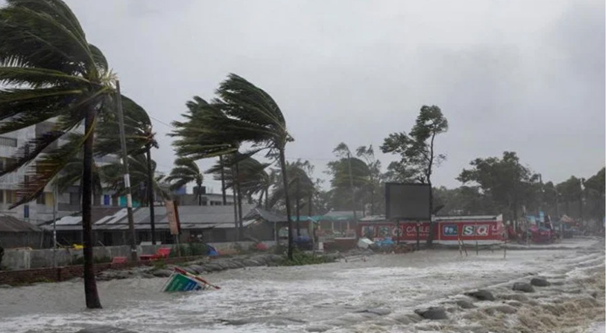১৮ জেলায় রাতভর ৬০ কিমি বেগে ঝোড়ো হাওয়া ও বৃষ্টির পূর্বাভাস