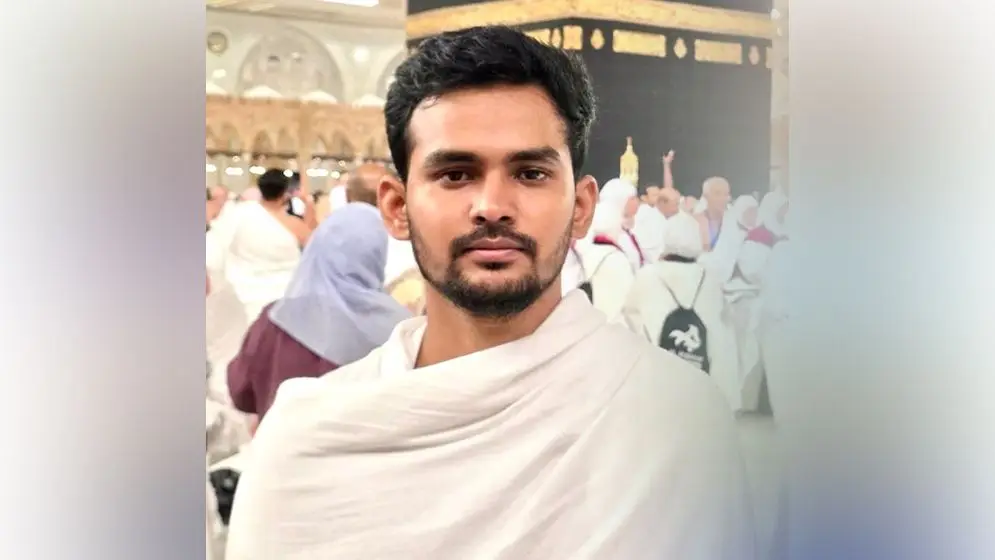 ওমরাহ পালন করলেন এনসিপির মুখপাত্র আসিফ মাহমুদ