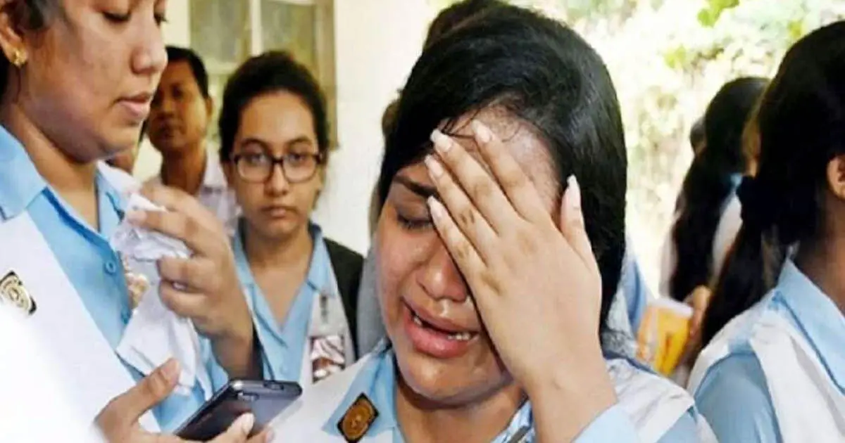 পরীক্ষার্থী কমলেও ফেল বেড়েছে ৯০ হাজার