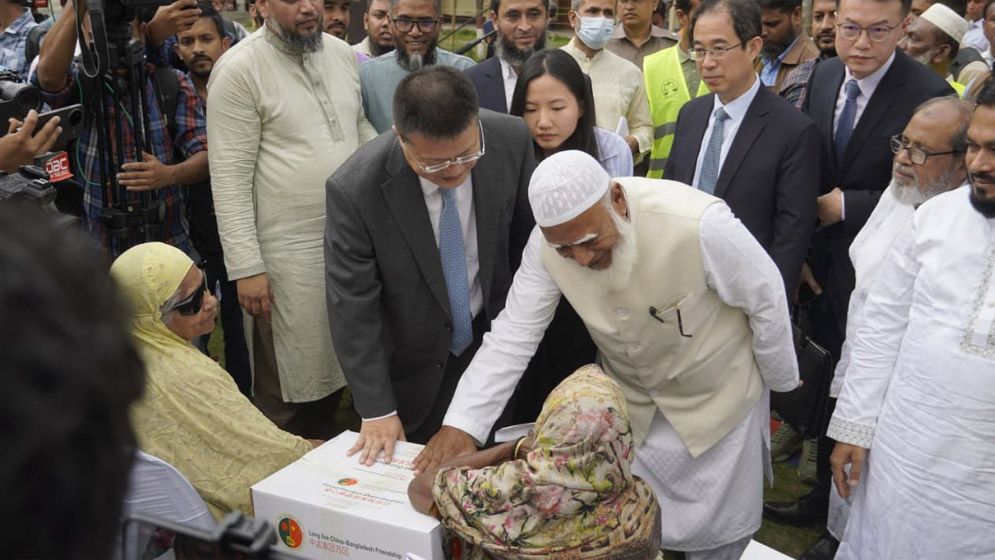 ঈদসামগ্রী বিতরণ নিয়ে বিতর্ক, চীনা দূতাবাসের উদ্বেগ