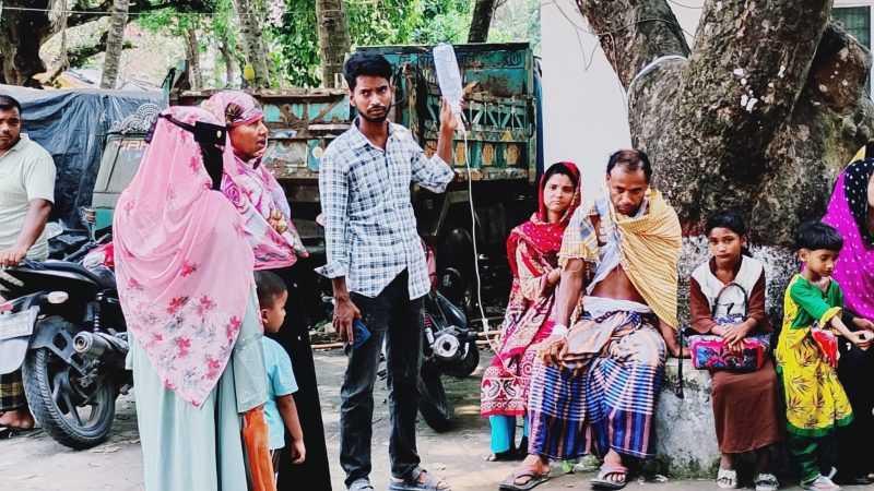 স্যালাইন লাগানো অবস্থায় থানায় গিয়ে বিচার দাবি অসুস্থ কৃষকের