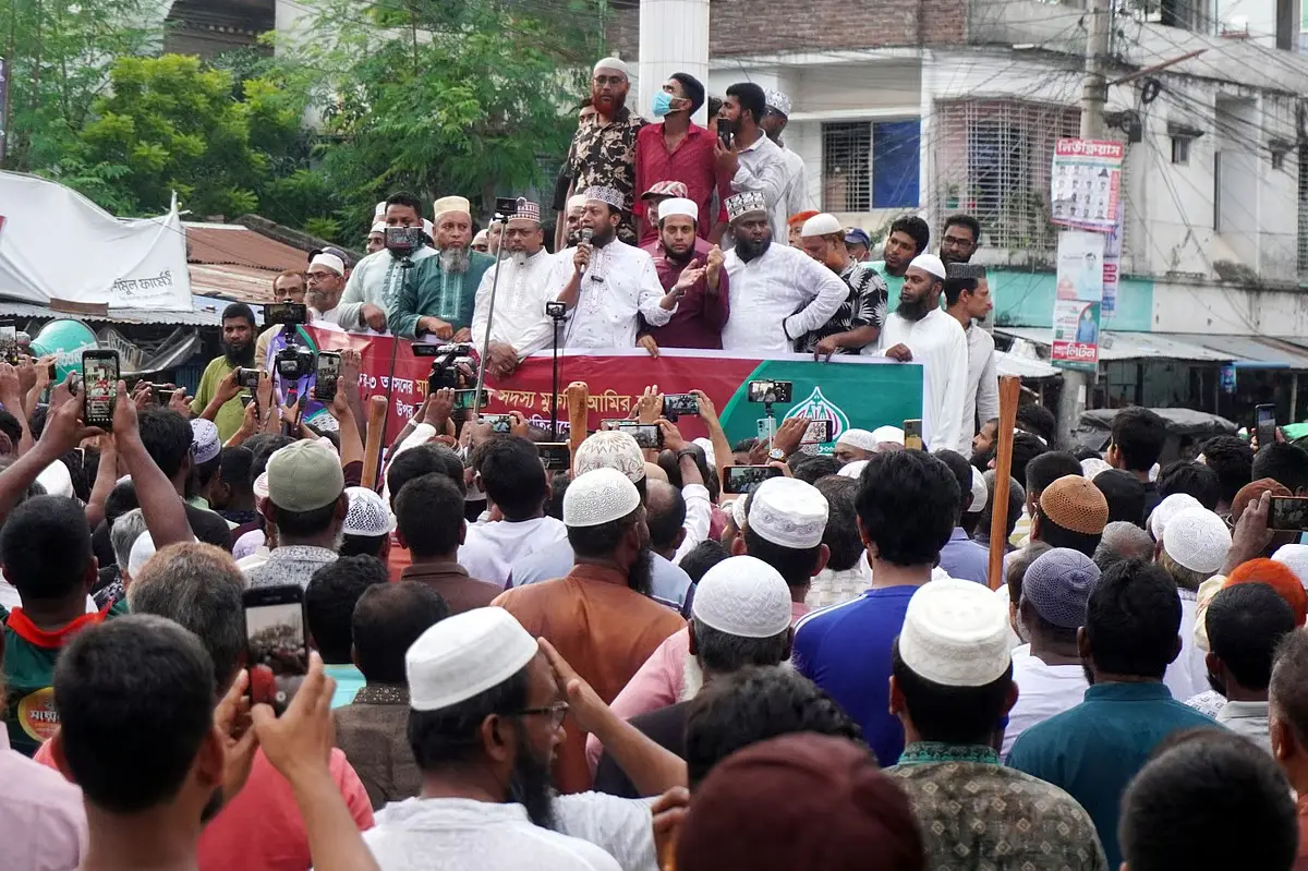 ‘কোনো চাঁদাবাজি আমার আসনে চলবে না’: কুষ্টিয়ায় এমপি আমির হামজা