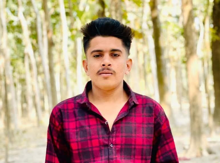 বসুন্দিয়ায় সন্ত্রাসী কর্মকাণ্ডের সময় বার্মিজ চাকুসহ রাজন শেখ আটক