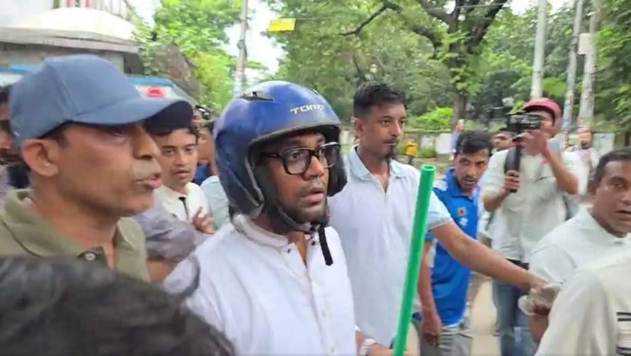 ছাত্রদলের পাশে দাঁড়ালেন যুবদল নেতা নয়ন