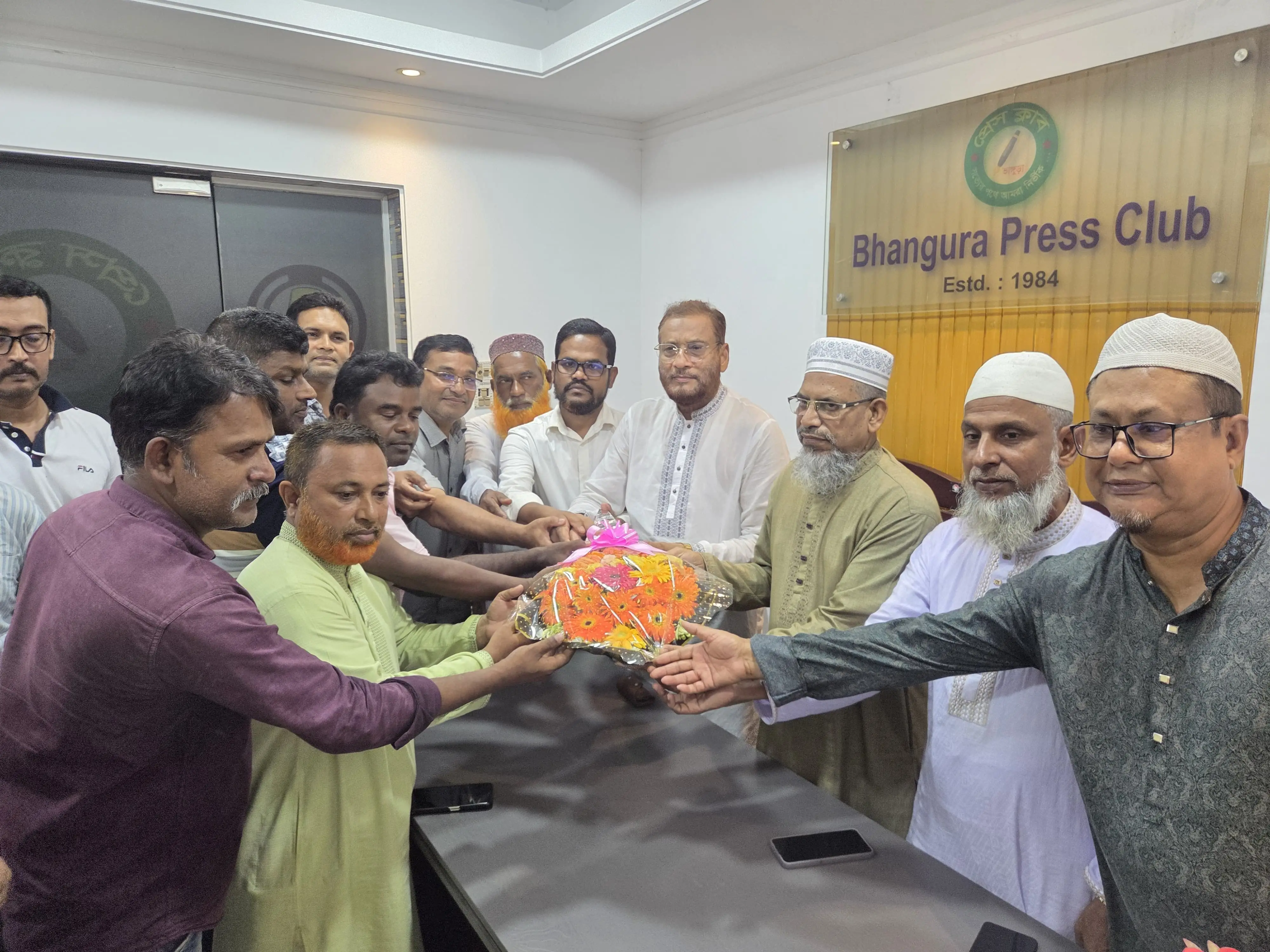 ভাঙ্গুড়ায় সাংবাদিকদের সঙ্গে জামায়াত এমপির মতবিনিময়