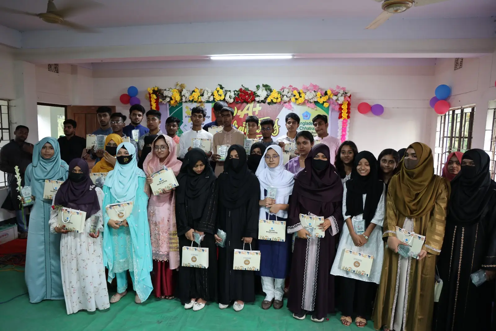 বসুন্দিয়ায় শিবিরের উদ্যোগে A+ কৃতি শিক্ষার্থীদের জমকালো সংবর্ধনা