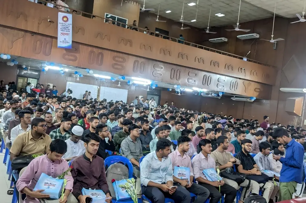 পাঁচ শতাধিক নবীন শিক্ষার্থীকে বরণ করল ছাত্রশিবির