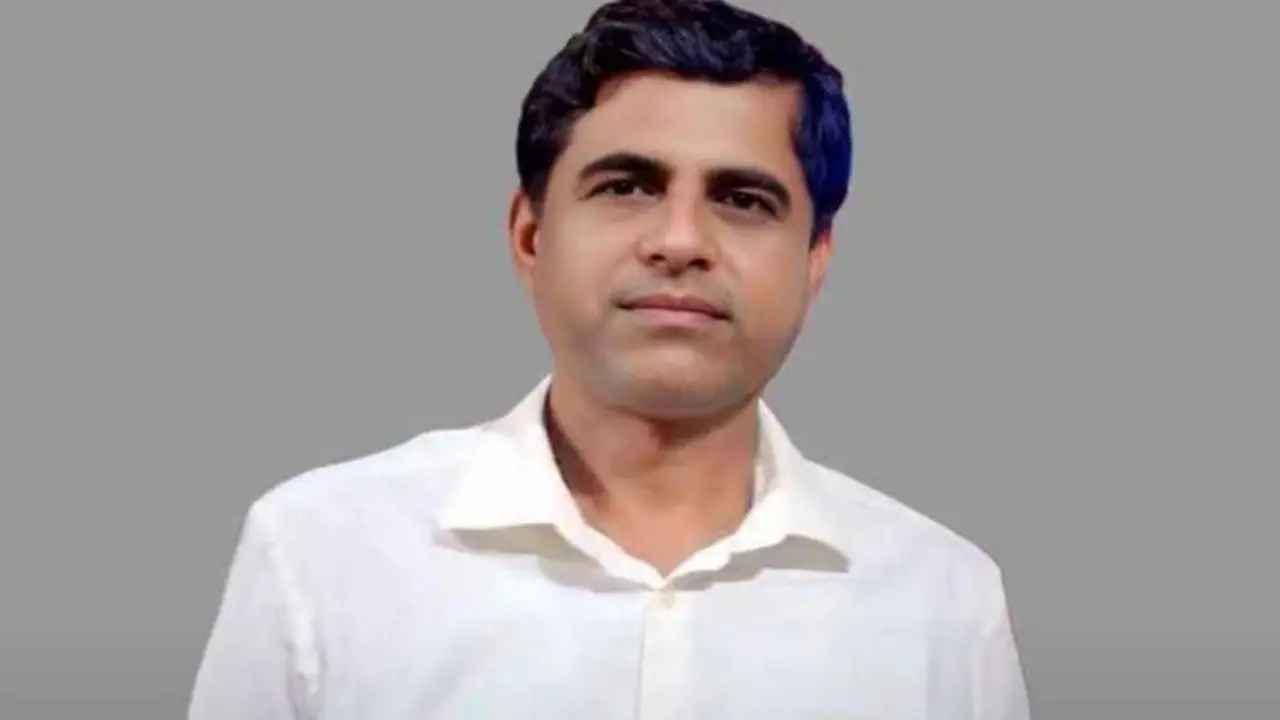ভারতীয় ভোটার তালিকায় নাম থাকার অভিযোগ, তদন্ত হলেও বহাল প্রধান শিক্ষক
