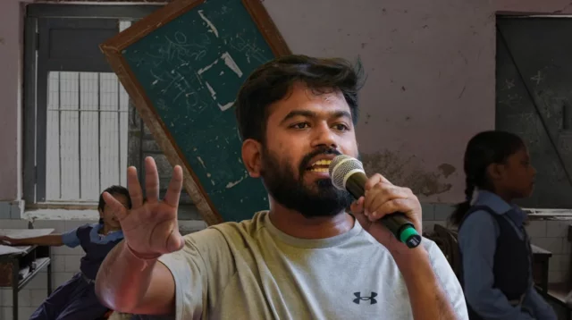 সরকারি স্কুলের দুরবস্থার প্রতিবাদে ভারতে ‘স্কুল ঠিক করো’ আন্দোলন