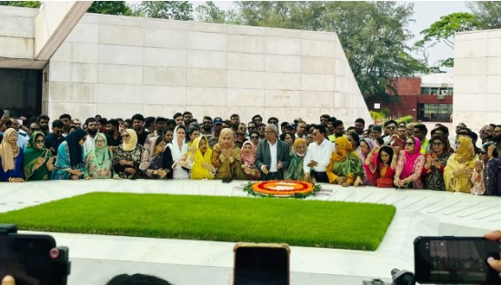 জিয়াউর রহমান ও খালেদা জিয়ার সমাধিতে বিএনপির সংরক্ষিত নারী এমপিদের শ্রদ্ধা