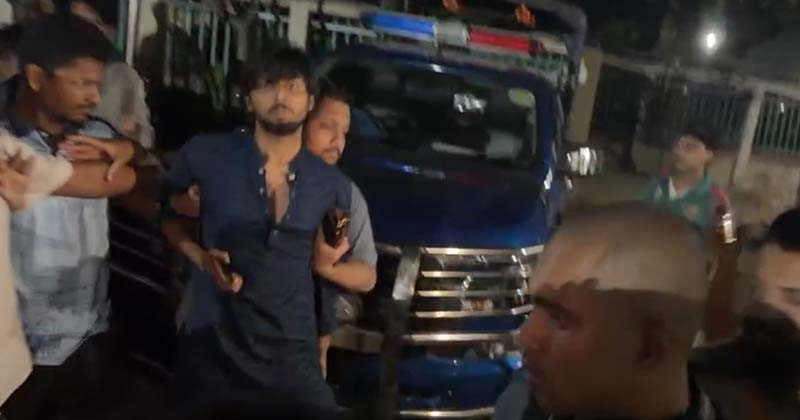 শাহবাগ থানায় ছাত্রদল–ছাত্রশিবিরের ধাওয়া-পাল্টাধাওয়া, থানার ভেতরে আশ্রয় নেন ডাকসু নেতারা