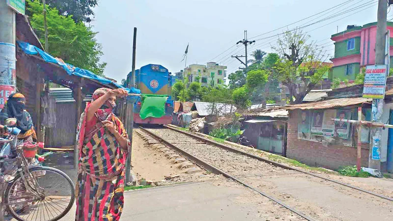 নওয়াপাড়া–যশোর রেলপথে ৪৫ ক্রসিংয়ের ৩৬টিতে নেই গেটম্যান, বাড়ছে দুর্ঘটনার ঝুঁকি