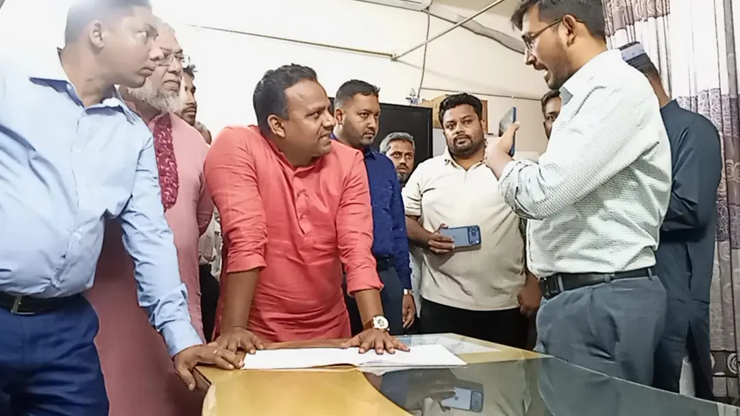 হাসপাতালে অনুপস্থিত চিকিৎসকদের নিয়ে ক্ষোভ: স্বাস্থ্য কর্মকর্তাকে কড়া হুঁশিয়ারি প্রতিমন্ত্রীর